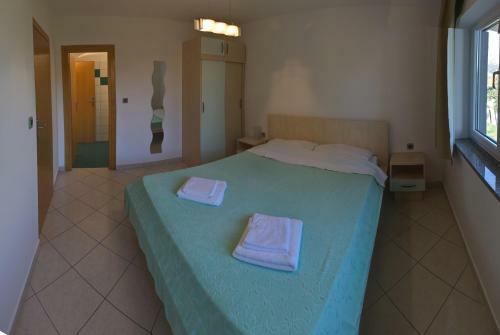 Vis A Vis Apartments