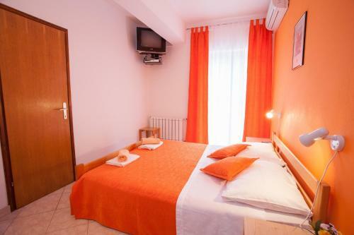 Hostal Pansion Burin
