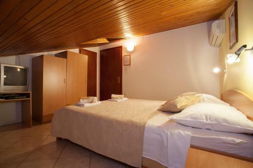 Hostal Pansion Burin