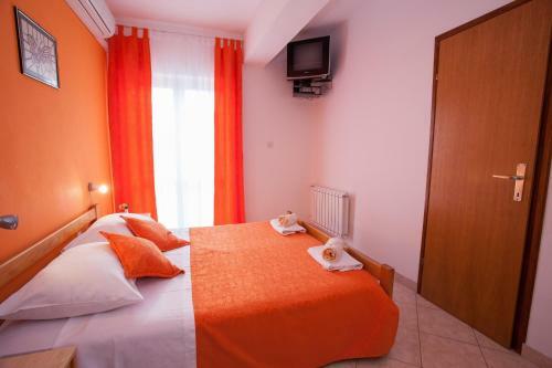 Hostal Pansion Burin