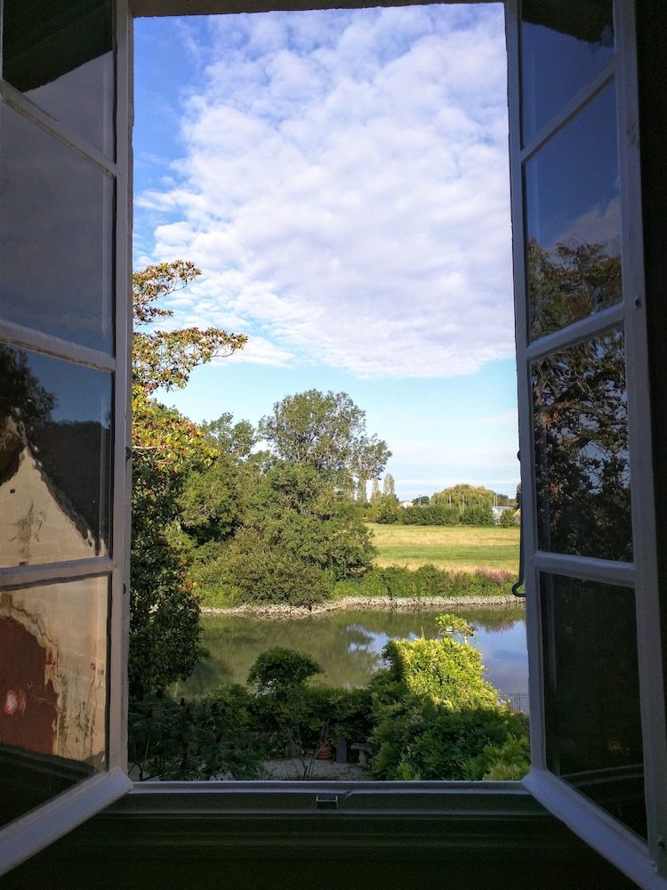 Bed & Breakfast Quai Des Fleurs Saint Savinien