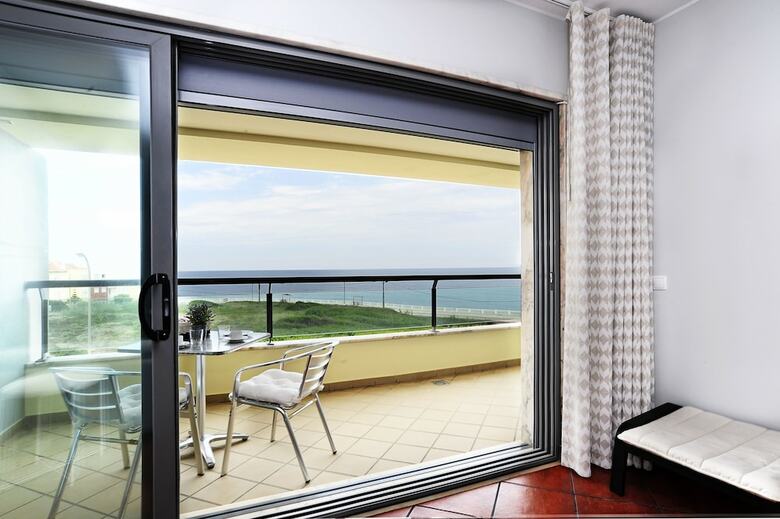 Ocean Breeze Apartment