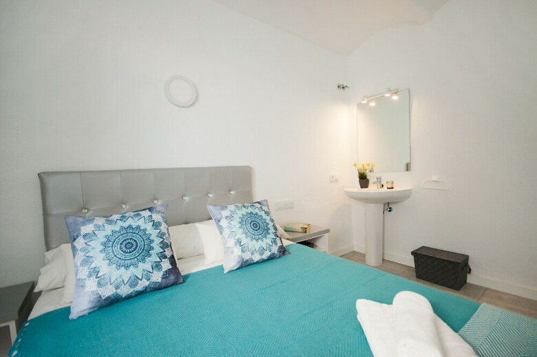 Hotel Lets Holidays Rooms Cadaques
