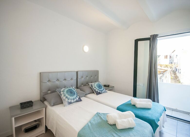 Hotel Lets Holidays Rooms Cadaques