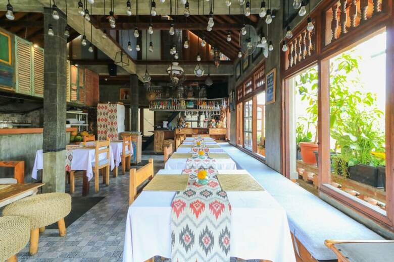 Hotel Aru House