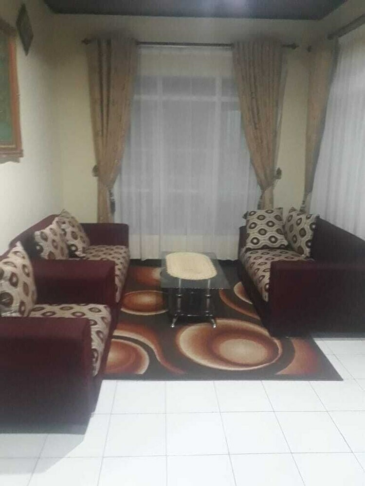 Hotel Nina King Homestay