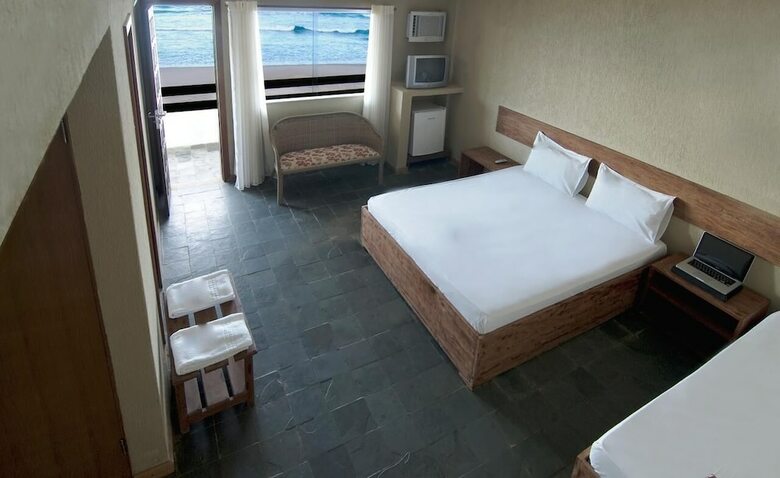 Oyo Arembepe Beach Hotel