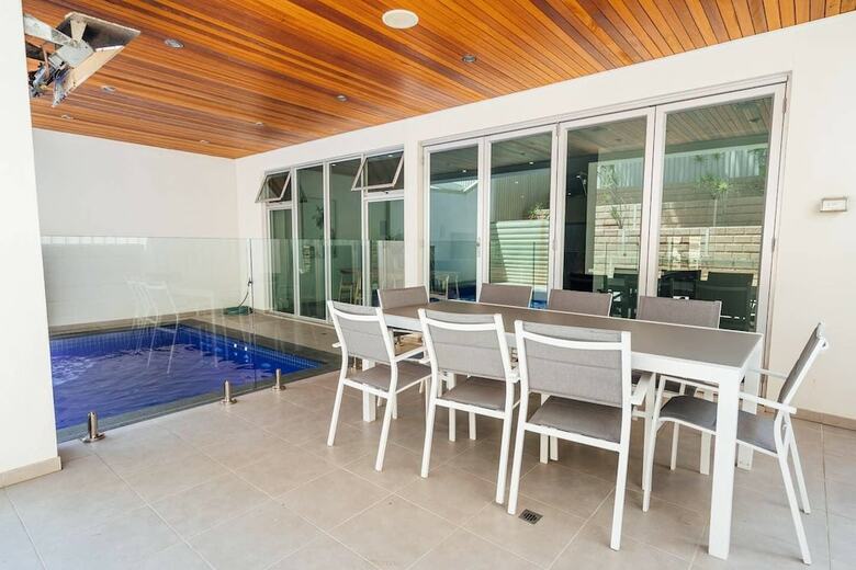 The Grand Oasis - Pool - Wifi - Mins From Beach