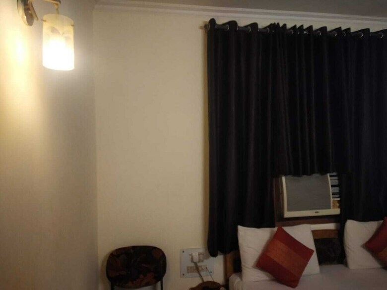 Hotel Adb Rooms Vardhman Inn