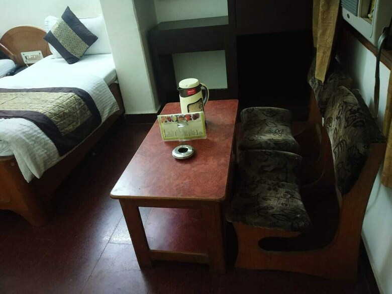Hotel Adb Rooms Vardhman Inn