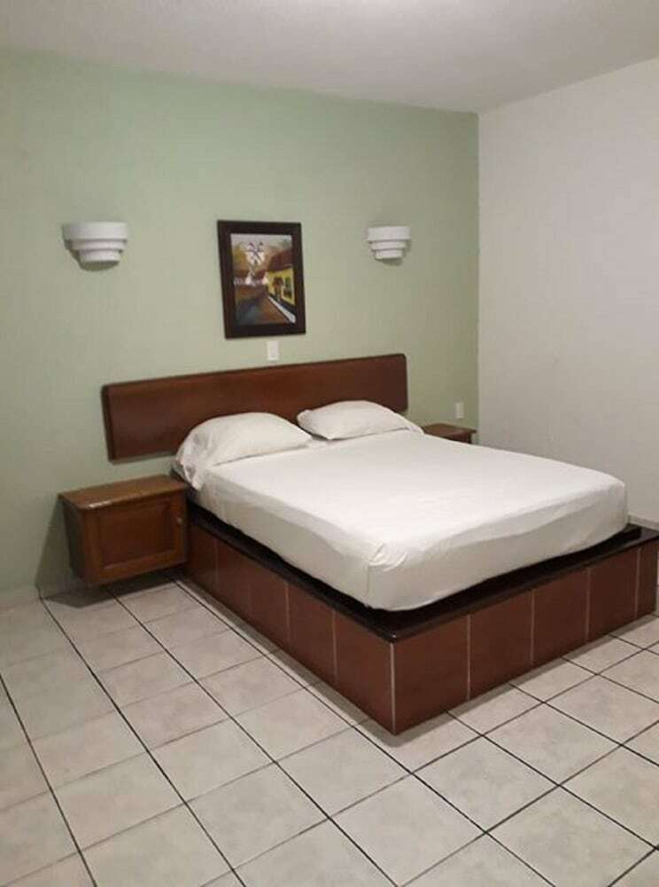 Hotel Revolucion
