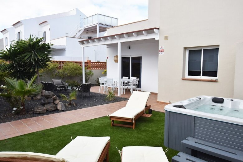 Fuerte Holiday Villa Jacuzzi & Style