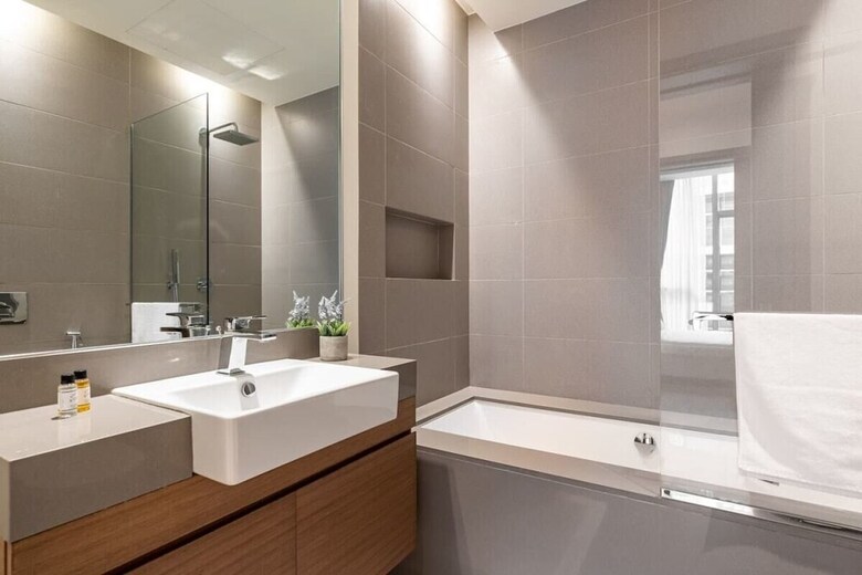 Luxurious, Vast & Airy Apartment In City Walk
