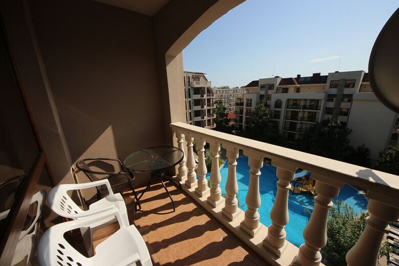 Cascadas 2 Menada Apartments