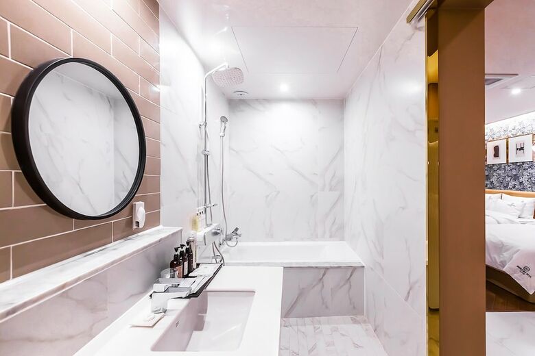 Brown Dot Hotel Sasang Renecite