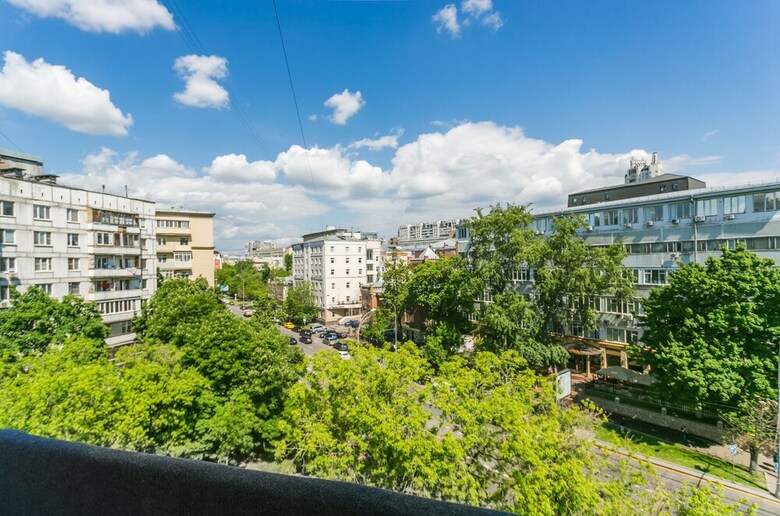 Apartment On Vorontsovskaya 44