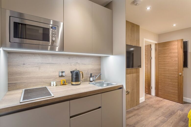 Aparthotel Dwell City Living