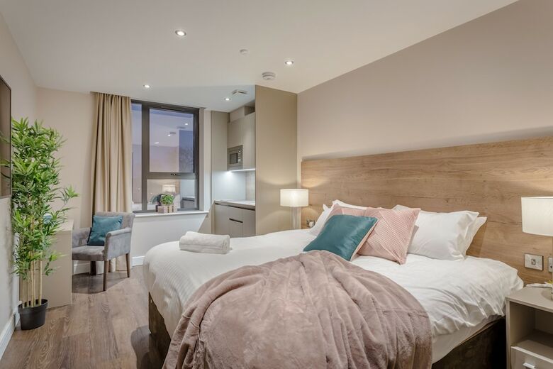 Aparthotel Dwell City Living