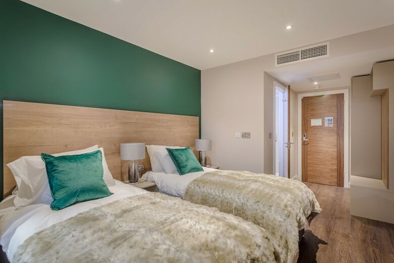 Aparthotel Dwell City Living