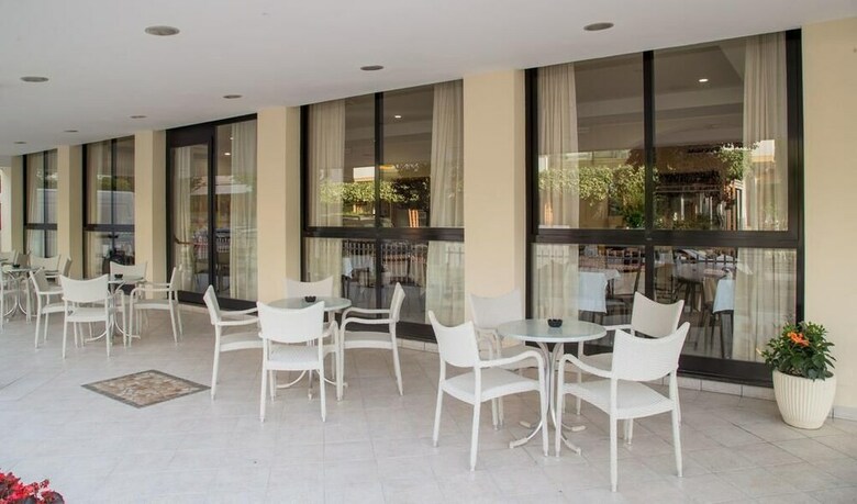 Hotel Junior