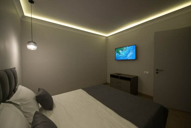 Elexus Apartments