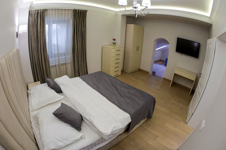 Elexus Apartments