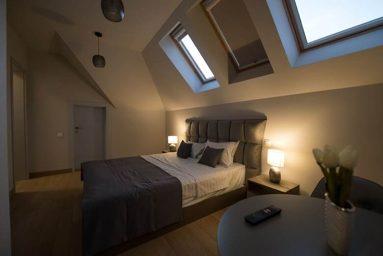 Elexus Apartments