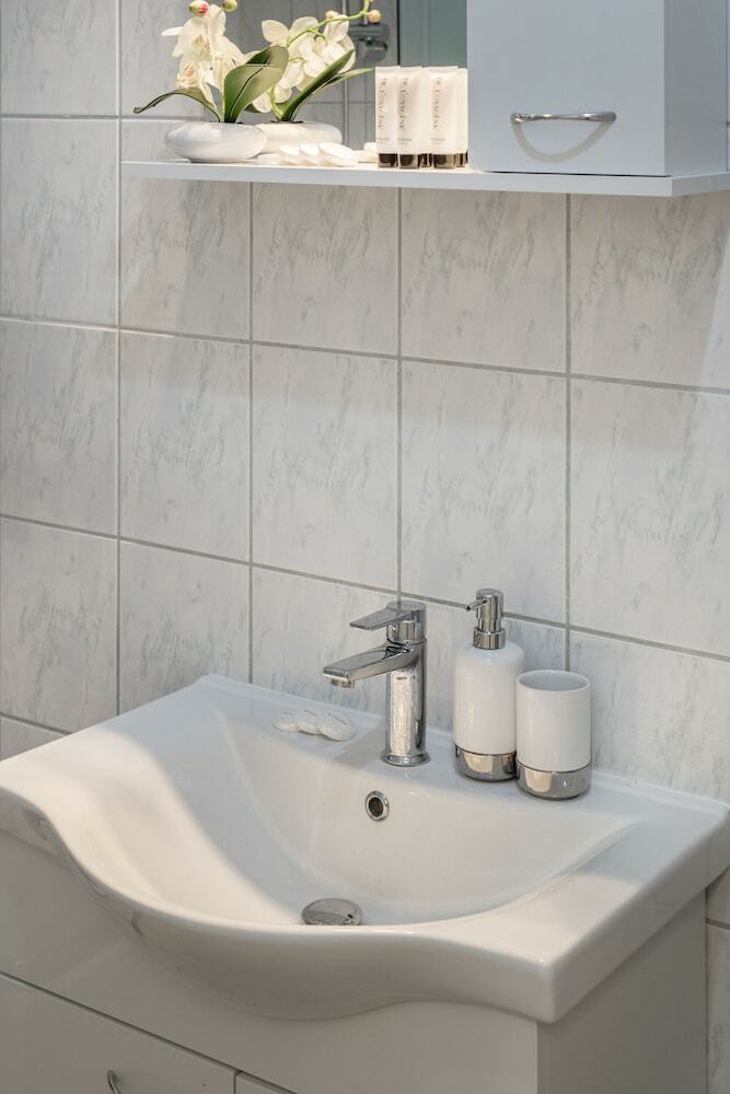 Apartamento Bright 2bdr Apt Near Main Bus Station-free Parking