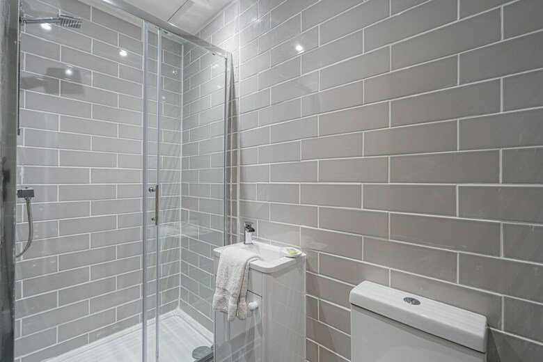 Spacious 3br New Town Apartment