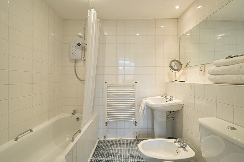 Spacious 3br New Town Apartment