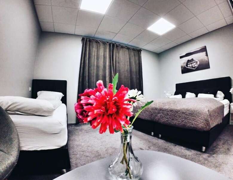 Hotel Tjarna Keflavik Airport