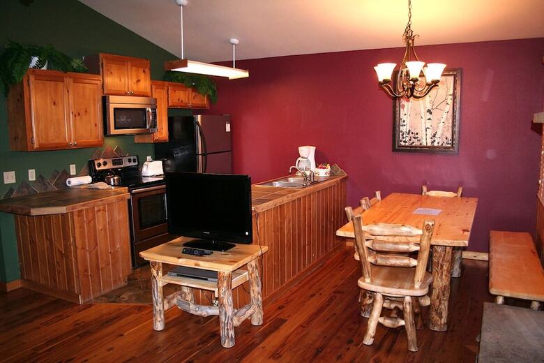 Cabana Lazy R Cottages: 17