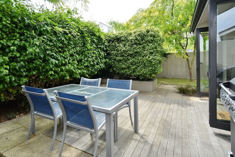 Hagley Apartment