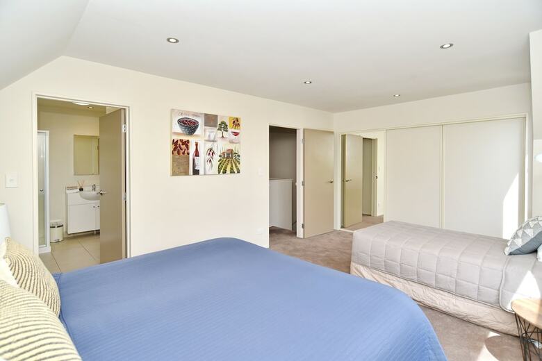 Hagley Apartment