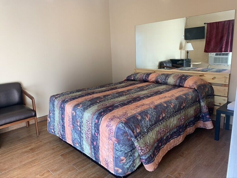 Carlton Motel