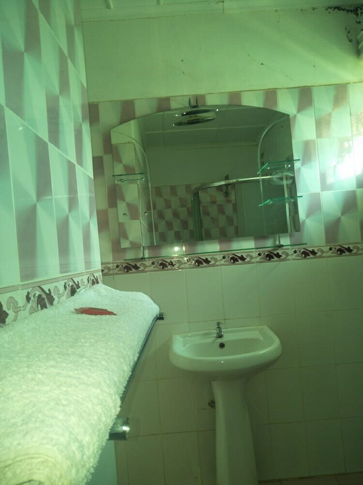 Owoods Annex Hotel