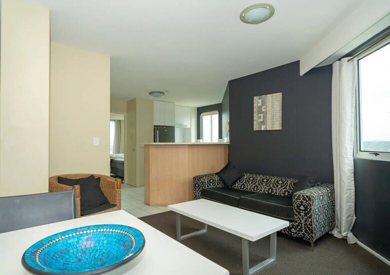 Comfortable 2 Bedroom Apartment With River Views