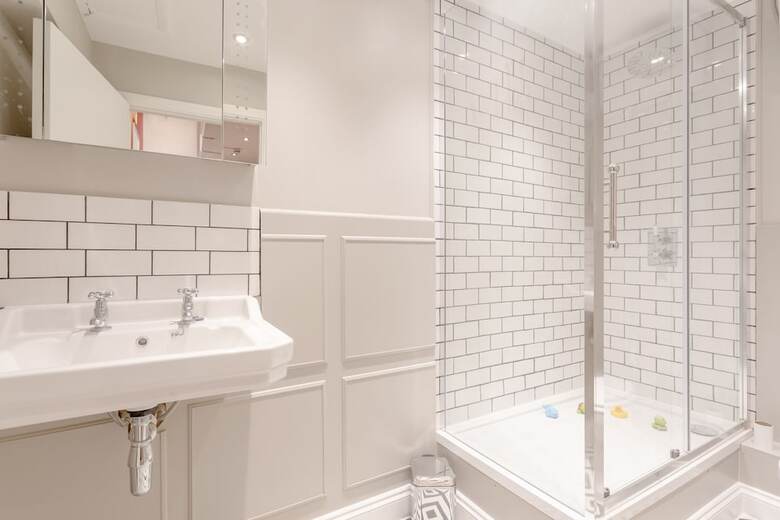 Elegant 2 Bedroom British Themed Apartment