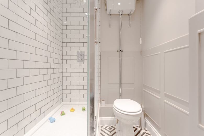 Elegant 2 Bedroom British Themed Apartment