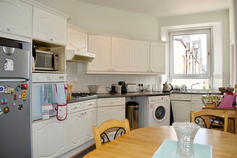 Spacious & Homely Dalry Apartment
