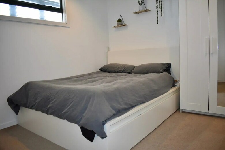 Spacious 1 Bedroom Apartment With City Views