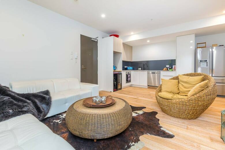 Designer Ground Floor Apartment In Ponsonby