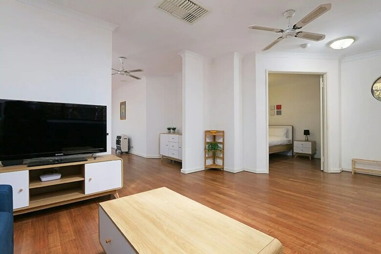 Pleasant 3 Bedroom House With Garden Close To Cbd