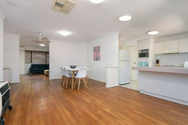 Pleasant 3 Bedroom House With Garden Close To Cbd