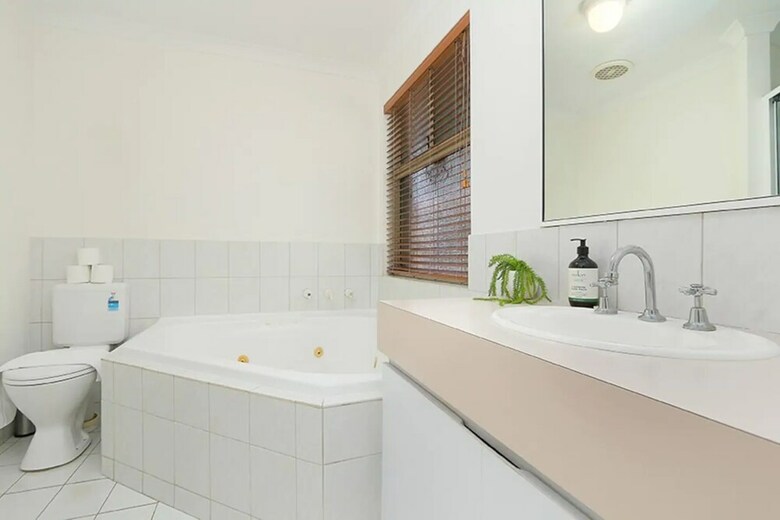 Pleasant 3 Bedroom House With Garden Close To Cbd