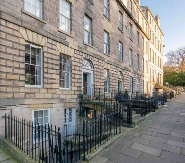 Traditional Homely 2 Bedroom New Town Apartment
