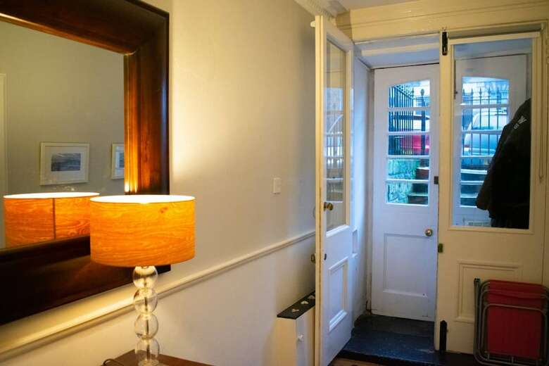 Traditional Homely 2 Bedroom New Town Apartment