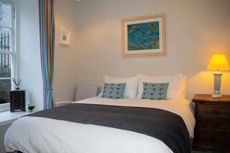 Traditional Homely 2 Bedroom New Town Apartment