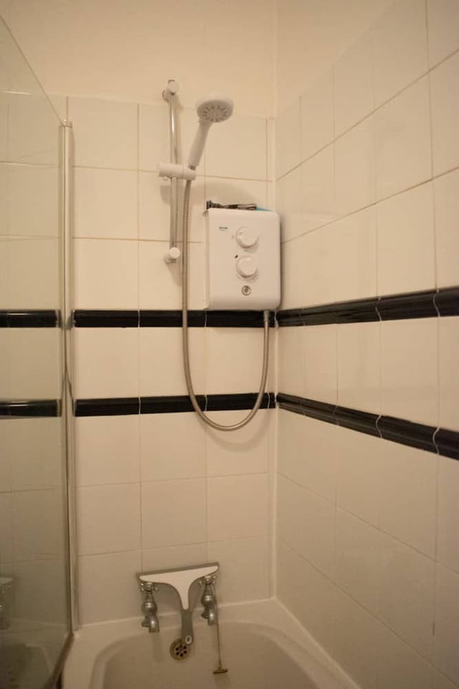 Traditional Homely 2 Bedroom New Town Apartment