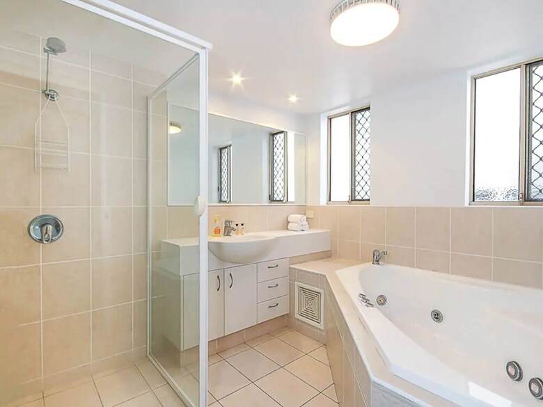 Classy 3 Bedroom Apartment By The Beach